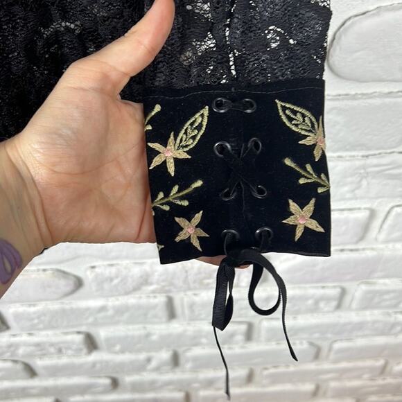 Bisou Bisou lace embroidered dress size medium - Picture 6 of 11